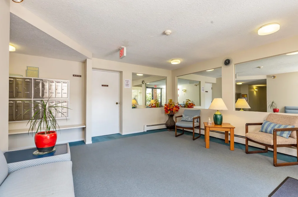 204 32885 GEORGE FERGUSON WAY, Abbotsford BC V2S 7X1, Abbotsford BC — Residential for Sale - Photo 4