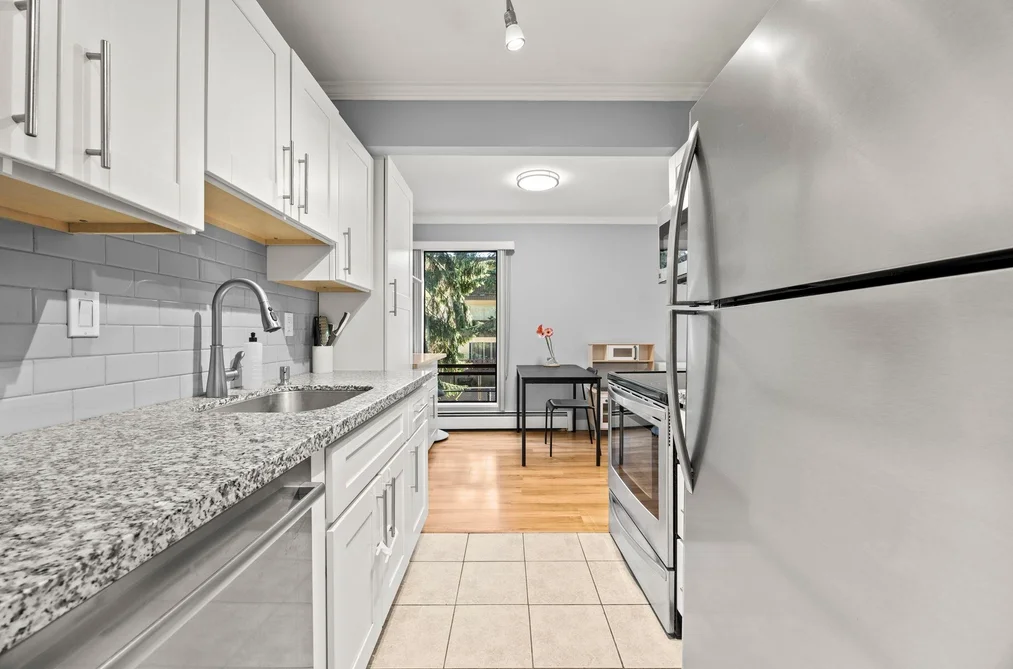 204 330 CEDAR STREET, New Westminster BC V3L 3P1, New Westminster BC — Residential for Sale - Photo 2