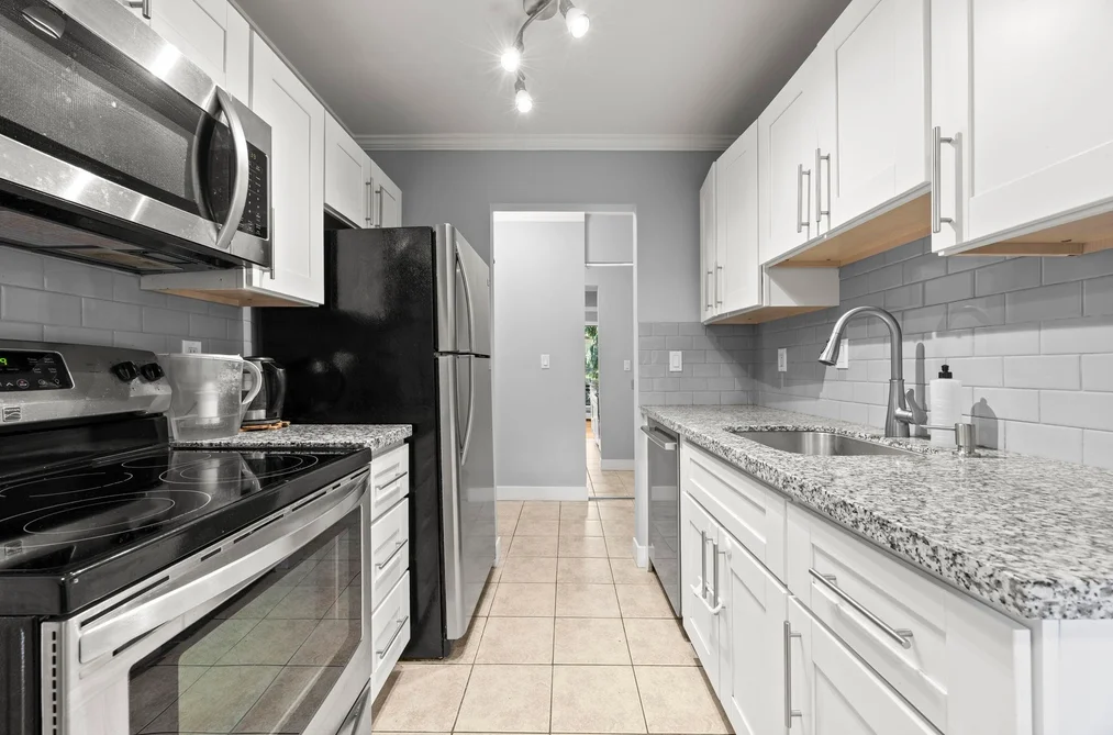 204 330 CEDAR STREET, New Westminster BC V3L 3P1, New Westminster BC — Residential for Sale — Photo 3 of 23