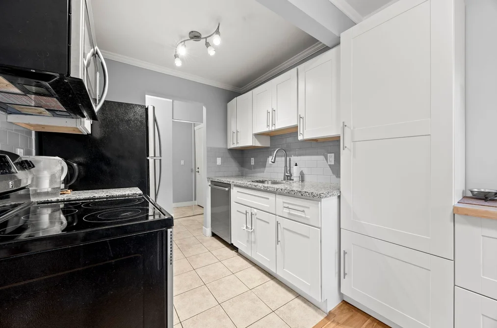 204 330 CEDAR STREET, New Westminster BC V3L 3P1, New Westminster BC — Residential for Sale — Photo 4 of 23