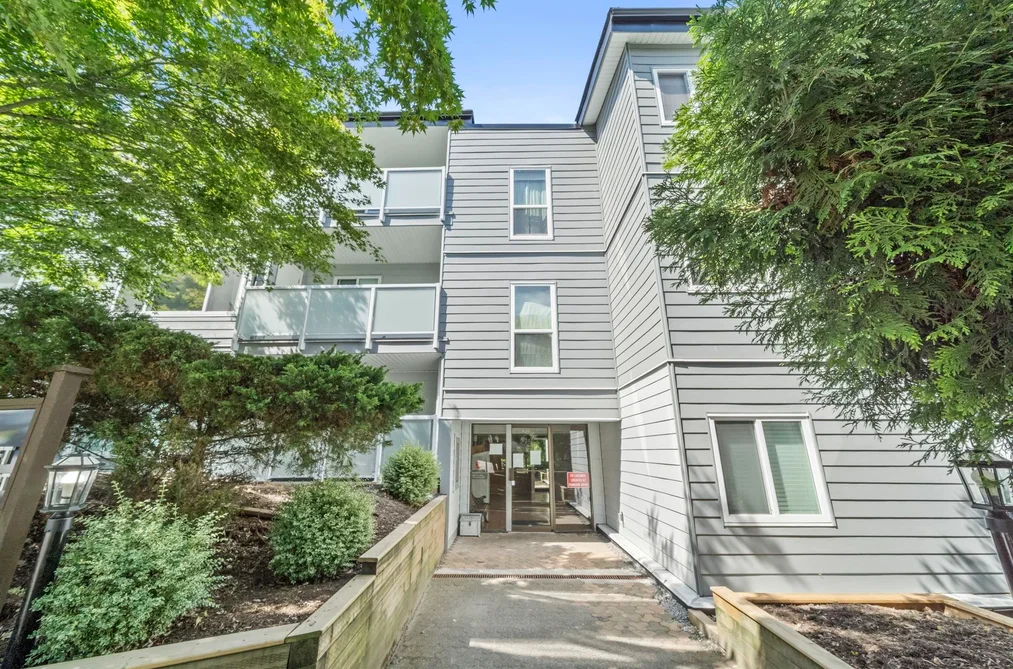 Condo for sale at 204 3883 Laurel Street Burnaby British Columbia - MLS: R3142115