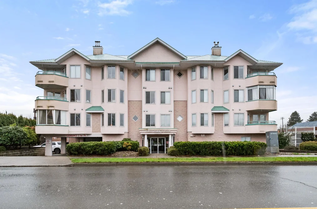 Condo for sale at 204 46000 First Avenue Chilliwack British Columbia - MLS: R3107546