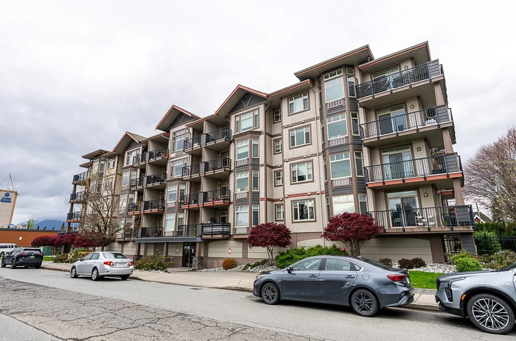 Condo for sale at 204 46021 Second Avenue Chilliwack British Columbia - MLS: R3111073