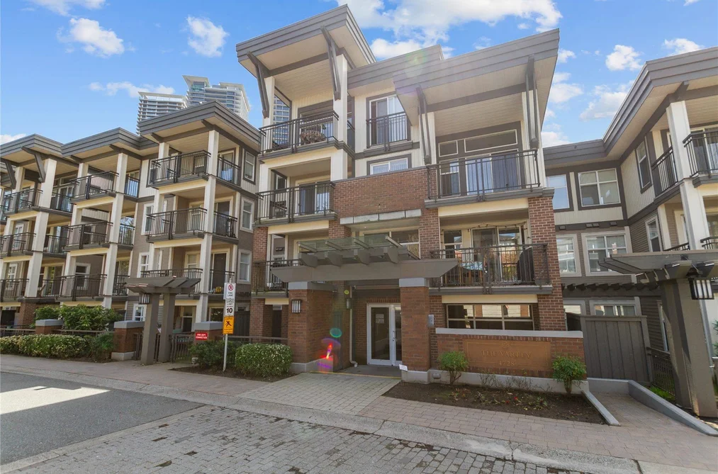 Condo for sale at 204 4728 Brentwood Drive Burnaby British Columbia - MLS: R3107656