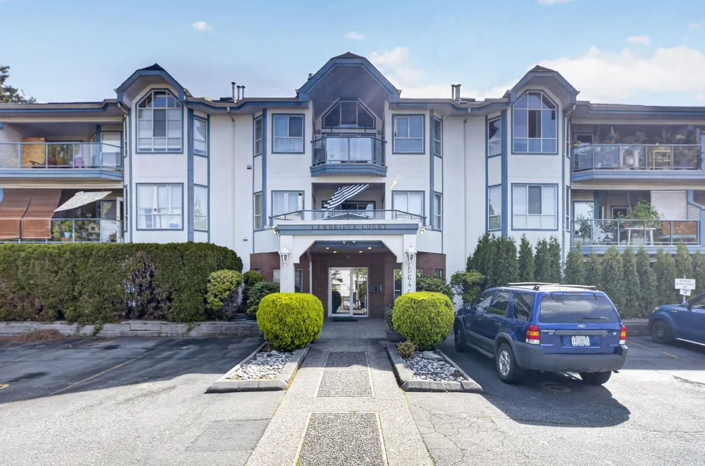 Condo for sale at 204 5646 200 Street Langley British Columbia - MLS: R3155177