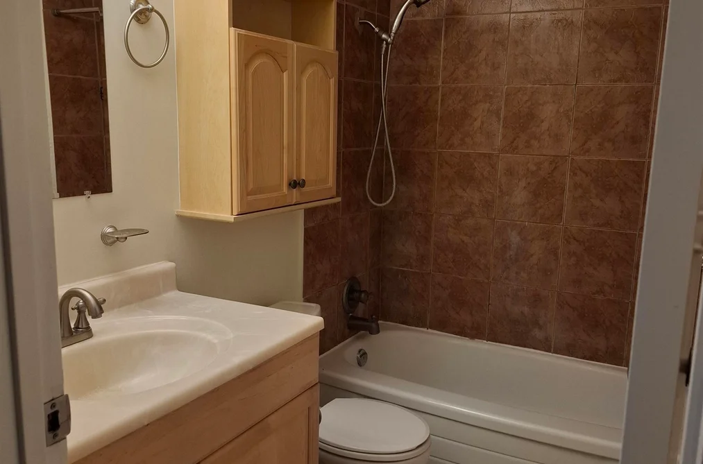 204-8020 Colonial Drive, Richmond, BC - Townhouse for Sale - Photo 10 of 19 204-8020 Colonial Drive, Richmond, BC - Townhouse for Sale - Photo 10 of 19