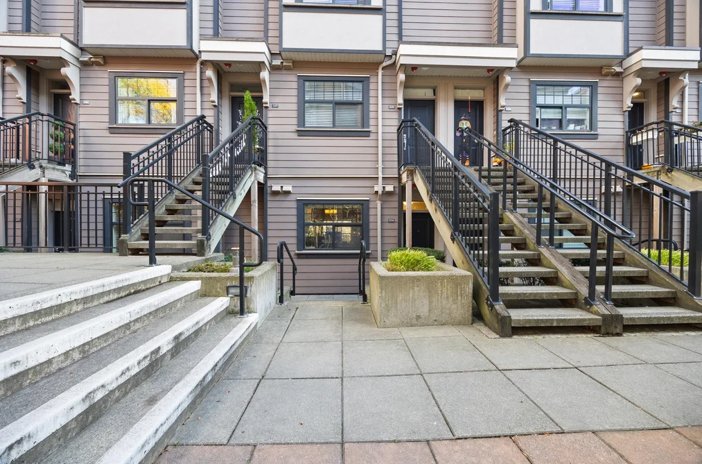 204-828 Royal Avenue, New Westminster, BC - Townhouse for Sale - Photo 3 of 17 204-828 Royal Avenue, New Westminster, BC - Townhouse for Sale - Photo 3 of 17