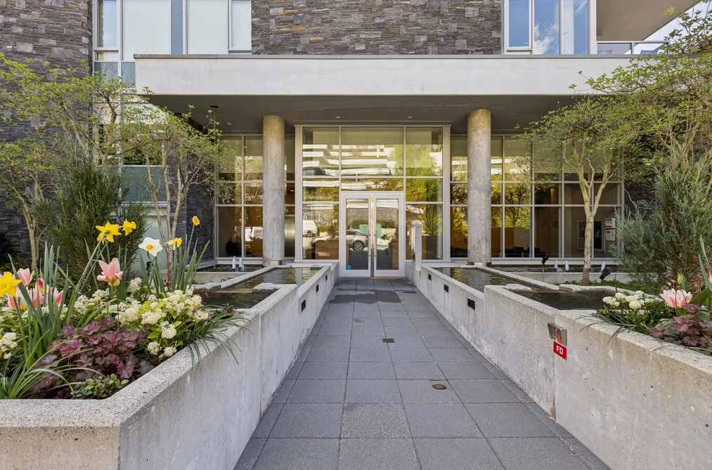 204 866 ARTHUR ERICKSON PLACE, West Vancouver BC V7T 0B2, West Vancouver BC — Residential for Sale - Photo 2