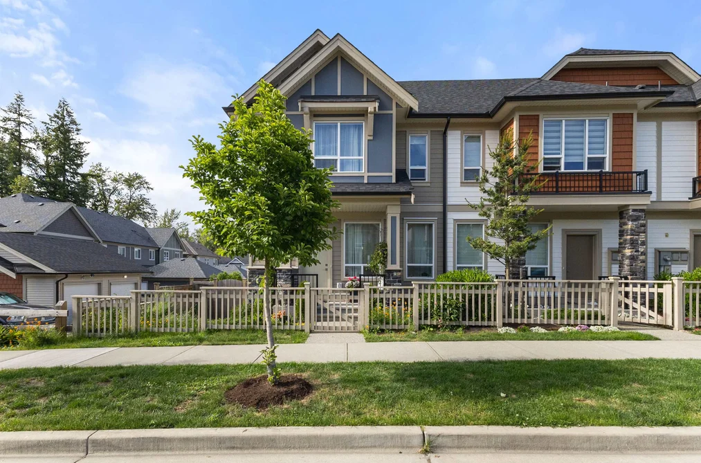 Row House (Non-Strata) for sale at 20425 78 Avenue Langley British Columbia - MLS: R3084037