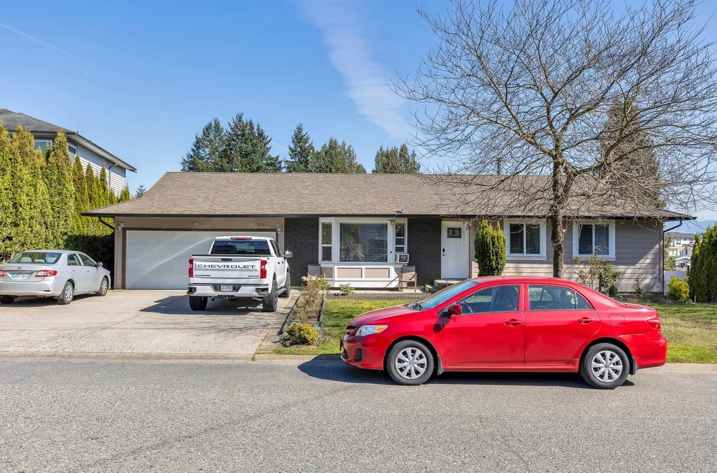 2046 MAJESTIC CRESCENT, Abbotsford BC V2T 3G1, Abbotsford BC — Residential for Sale - Photo 2