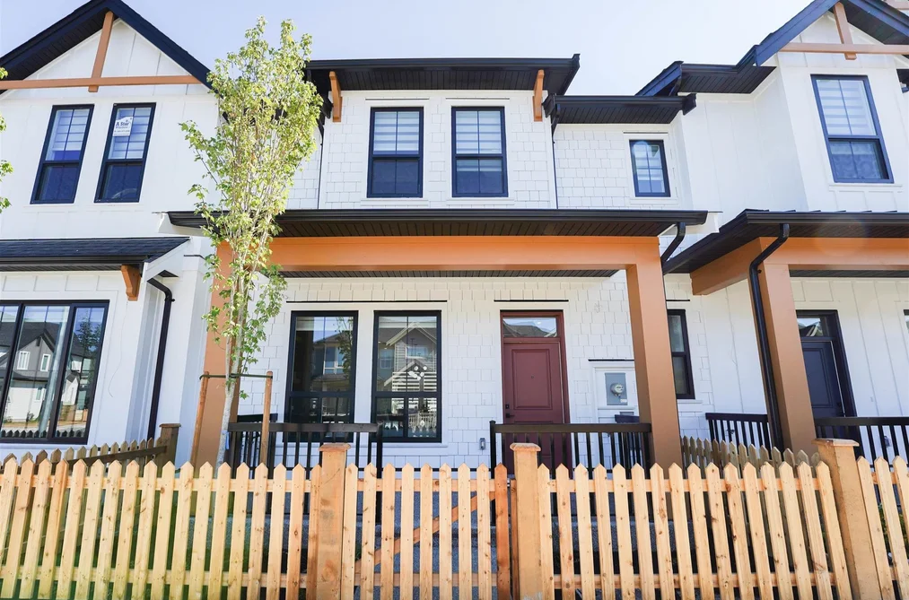 Row House (Non-Strata) for sale at 20482 76 Avenue Langley British Columbia - MLS: R3069696