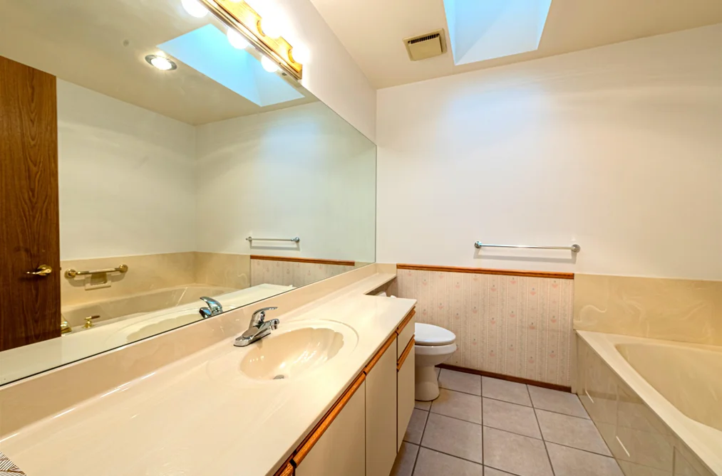 205 10584 153 STREET, Surrey BC V3R 9V1, Surrey BC — Residential for Sale — Photo 14 of 32