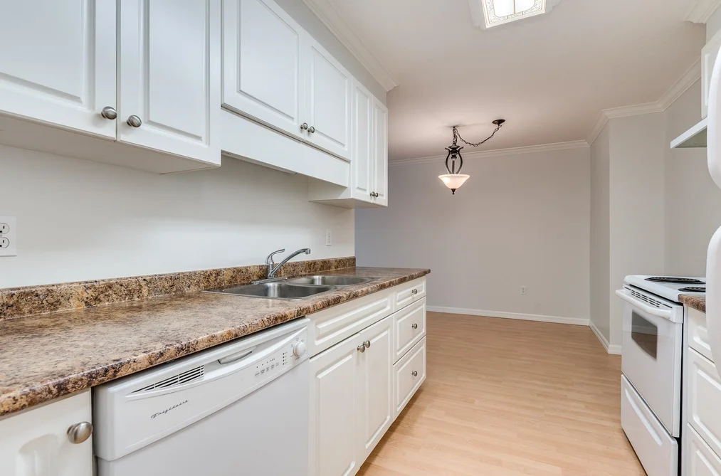 205 1200 PACIFIC STREET, Coquitlam BC V3B 6K2, Coquitlam BC — Residential for Sale - Photo 3