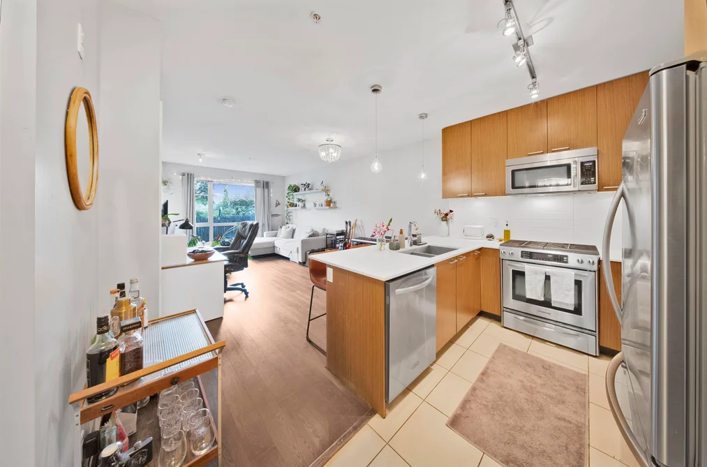 205 1330 MARINE DRIVE, North Vancouver BC V7P 1T4, North Vancouver BC — Residential for Sale - Photo 4