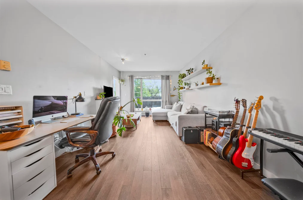 205 1330 MARINE DRIVE, North Vancouver BC V7P 1T4, North Vancouver BC — Residential for Sale - Photo 5