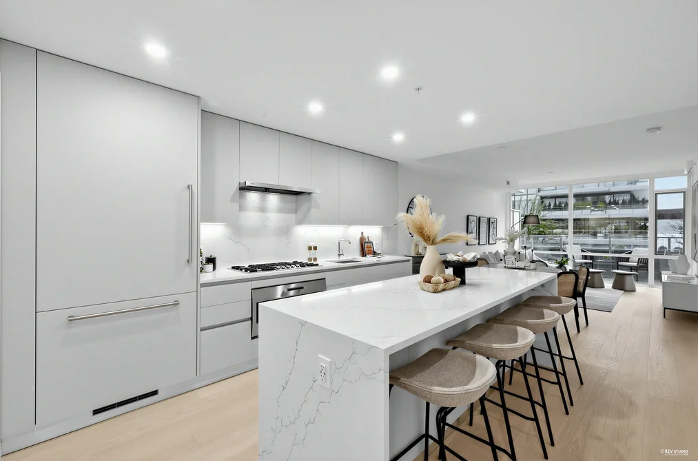 Condo for sale at 205 1331 Marine Drive West Vancouver British Columbia - MLS: R3085882