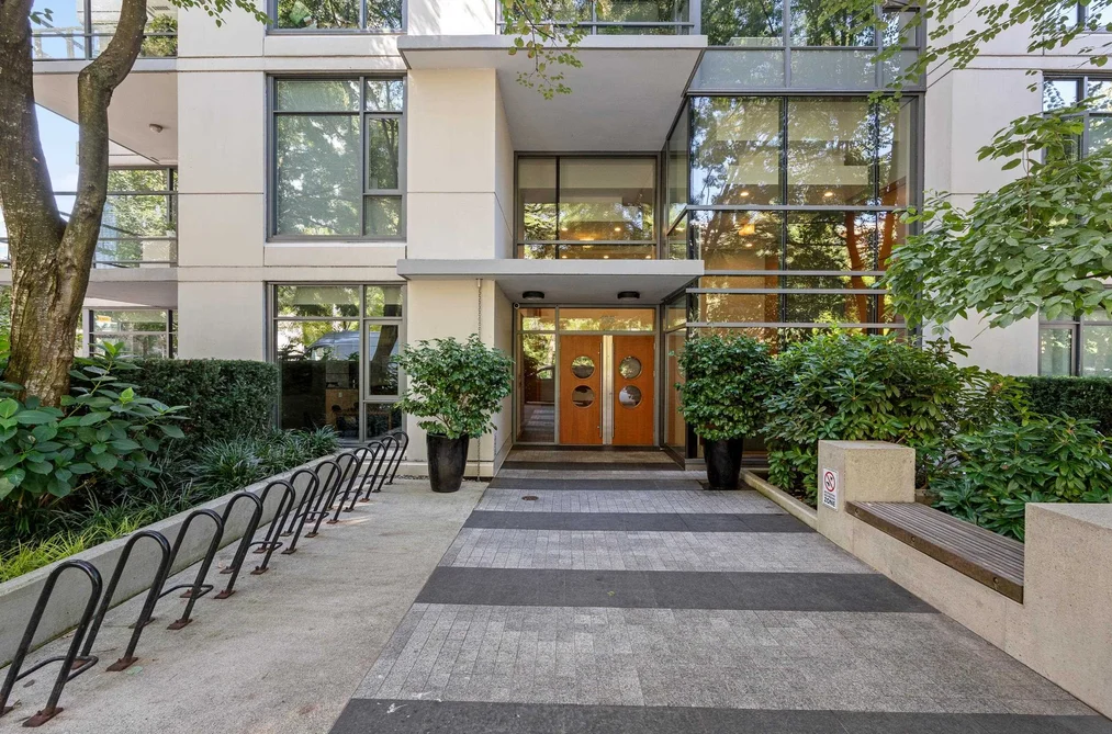 Condo for sale at 205 135 W 2nd Street North Vancouver British Columbia - MLS: R3159201