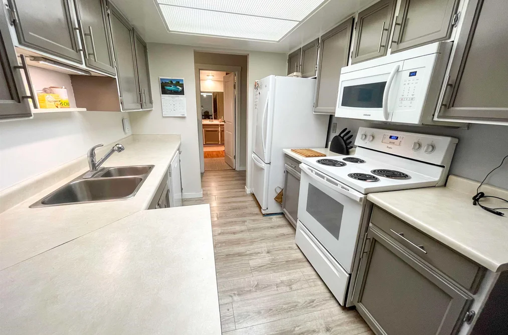 205 1351 MARTIN STREET, White Rock BC V4B 3W6, White Rock BC — Residential for Sale - Photo 6