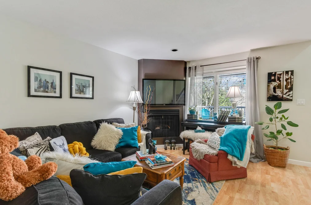 205 1518 BOWSER AVENUE, North Vancouver BC V7P 2Y3, North Vancouver BC — Residential for Sale - Photo 2