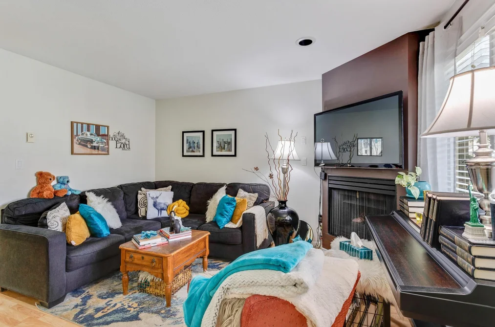 205 1518 BOWSER AVENUE, North Vancouver BC V7P 2Y3, North Vancouver BC — Residential for Sale - Photo 3