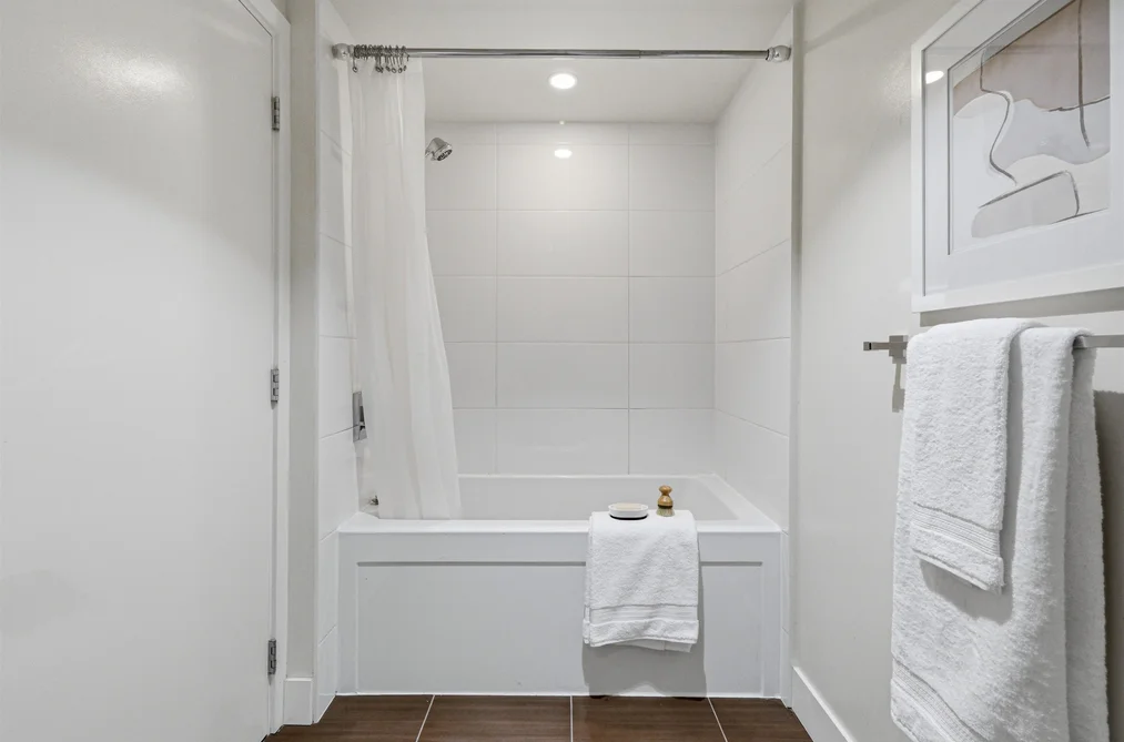 205 158 W 13TH STREET, North Vancouver BC V7M 0A7, North Vancouver BC — Residential for Sale — Photo 24 of 35