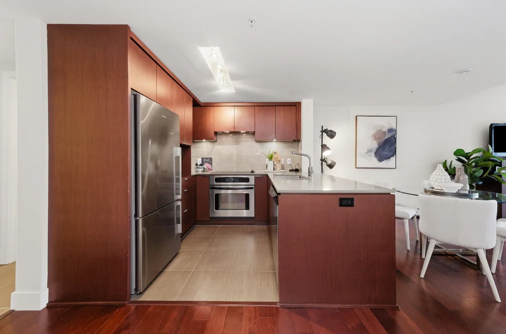 205 158 W 13TH STREET, North Vancouver BC V7M 0A7, North Vancouver BC — Residential for Sale — Photo 4 of 35