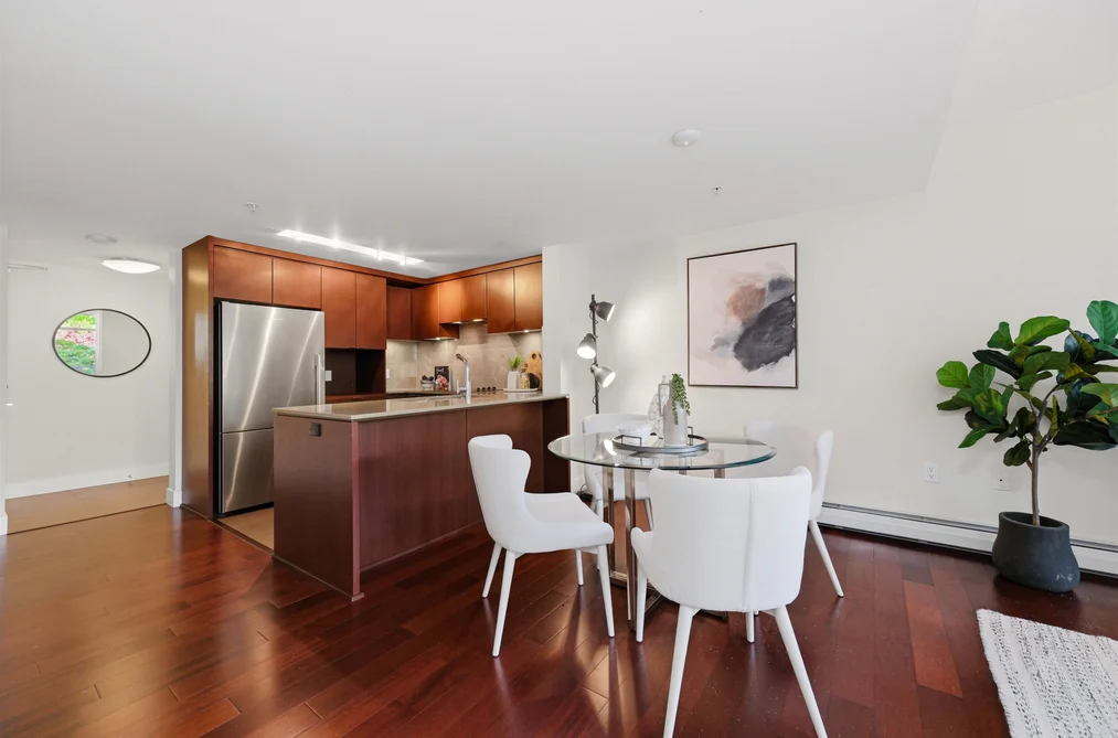 205 158 W 13TH STREET, North Vancouver BC V7M 0A7, North Vancouver BC — Residential for Sale — Photo 5 of 35
