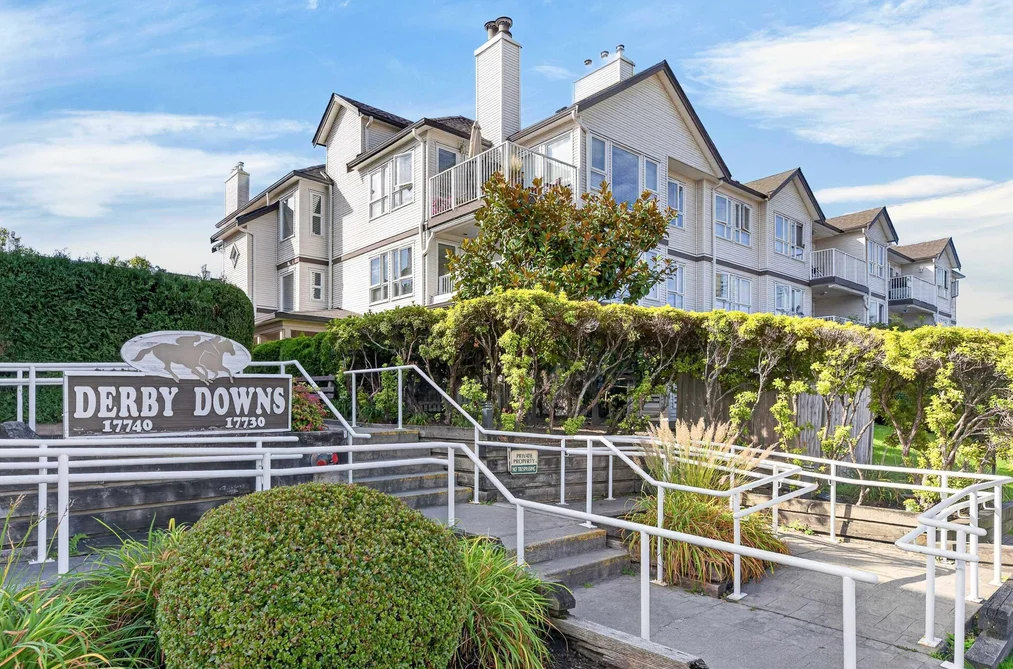 Condo for sale at 205 17730 58a Avenue Surrey British Columbia - MLS: R3164708