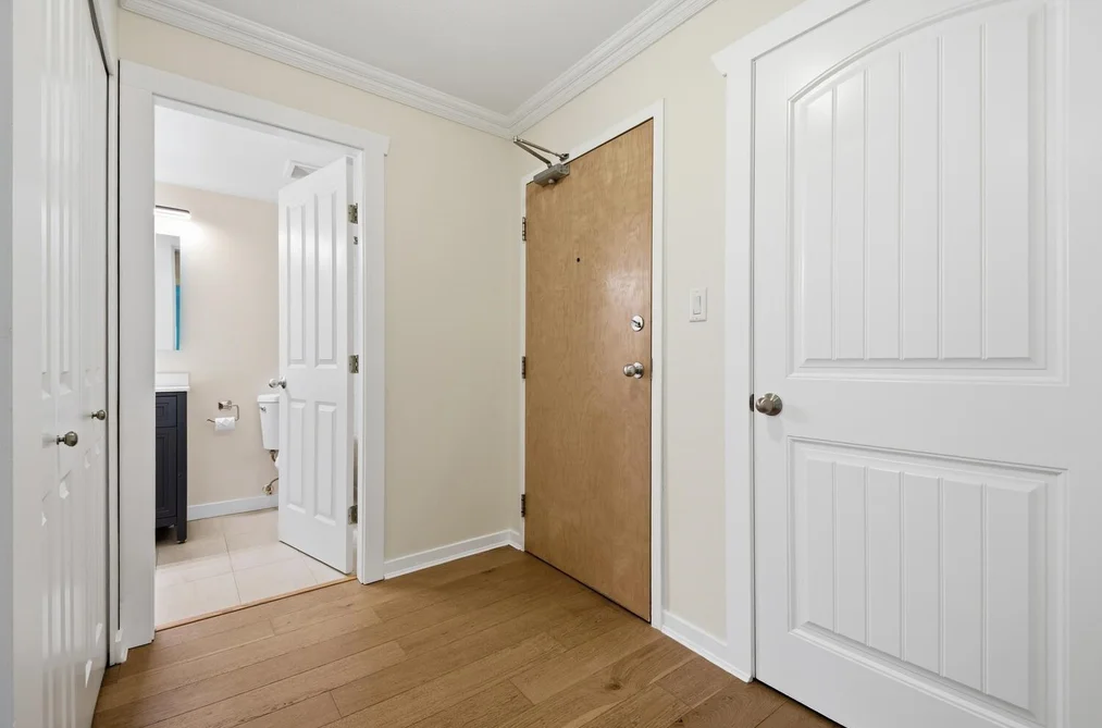 205 18 SMOKEY SMITH PLACE, New Westminster BC V3L 5V3, New Westminster BC — Residential for Sale - Photo 2
