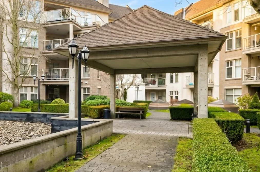 Condo for sale at 205 1929 154 Street Surrey British Columbia - MLS: R3083528