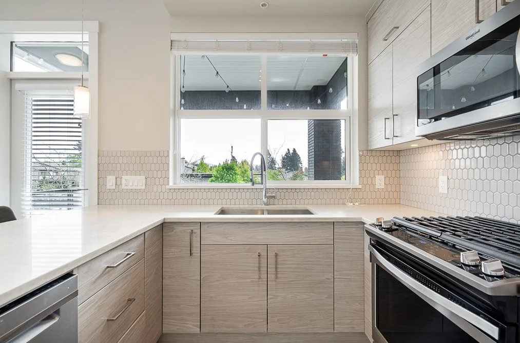 Condo for sale at 205 2120 Gladwin Road Abbotsford British Columbia - MLS: R3115683