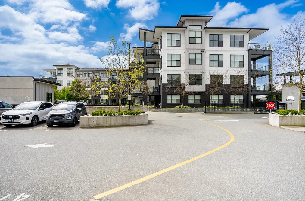 205 2120 GLADWIN ROAD, Abbotsford BC V2S 0L7, Abbotsford BC — Residential for Sale - Photo 2