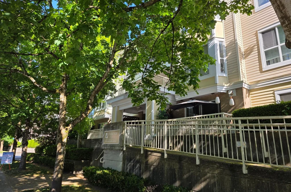 Condo for sale at 205 2393 Welcher Avenue Port Coquitlam British Columbia - MLS: R3110085