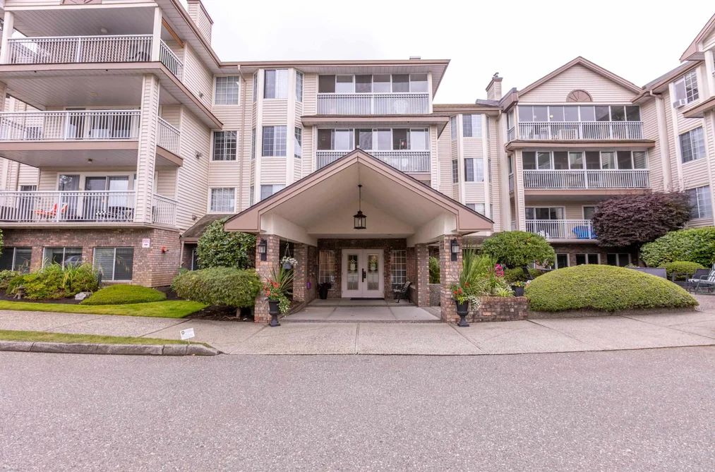 Condo for sale at 205 2491 Gladwin Road Abbotsford British Columbia - MLS: R3147774