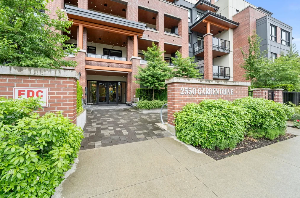 Condo for sale at 205 2550 Garden Drive Vancouver British Columbia - MLS: R3124697
