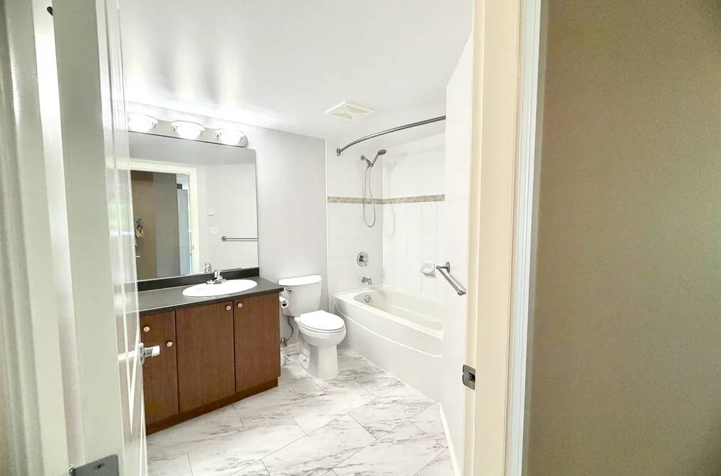 205 2581 LANGDON STREET, Abbotsford BC V2T 7A3, Abbotsford BC — Residential for Sale — Photo 6 of 39