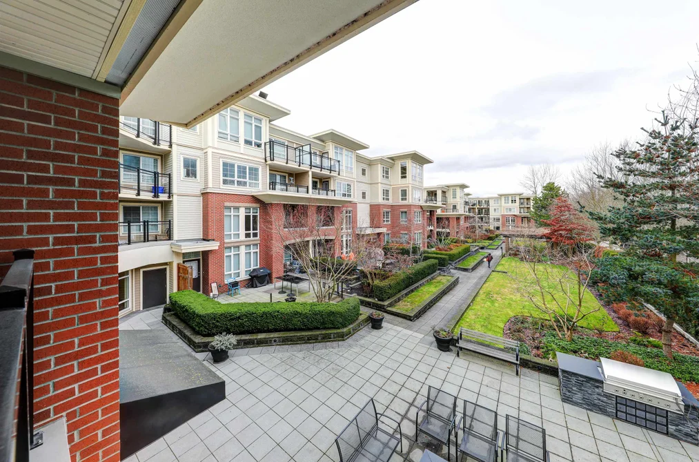 205 2940 KING GEORGE BOULEVARD, Surrey BC V4P 1A2, Surrey BC — Residential for Sale - Photo 3