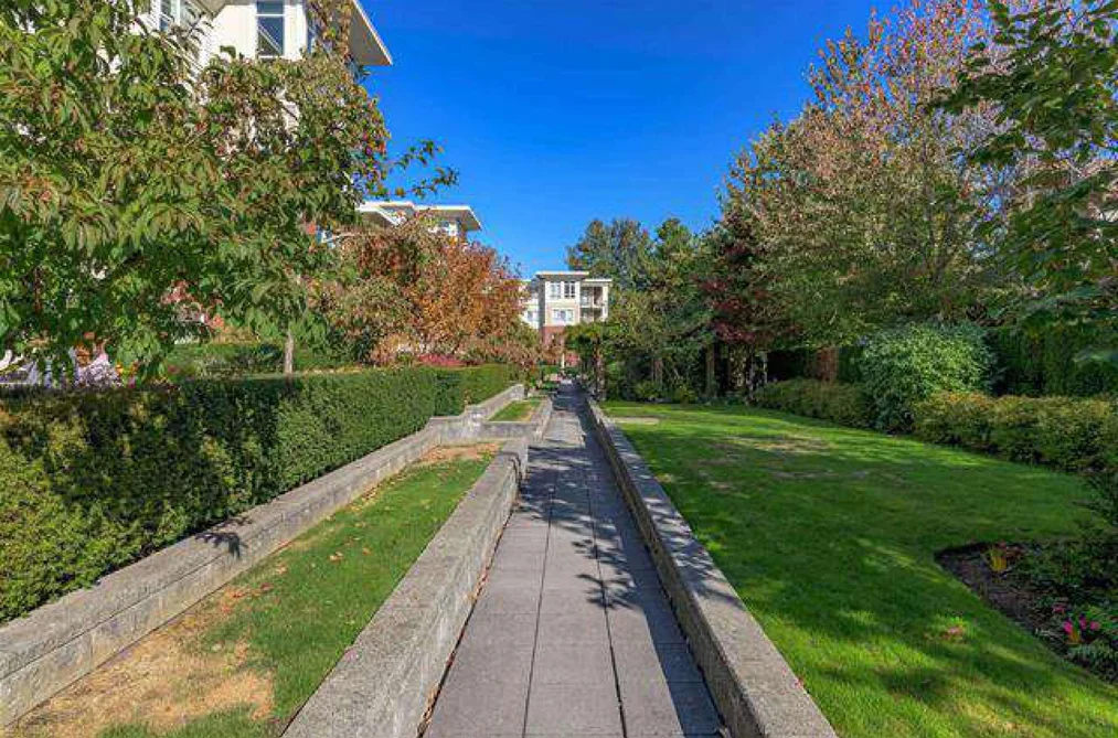 205 2940 KING GEORGE BOULEVARD, Surrey BC V4P 1A2, Surrey BC — Residential for Sale - Photo 4