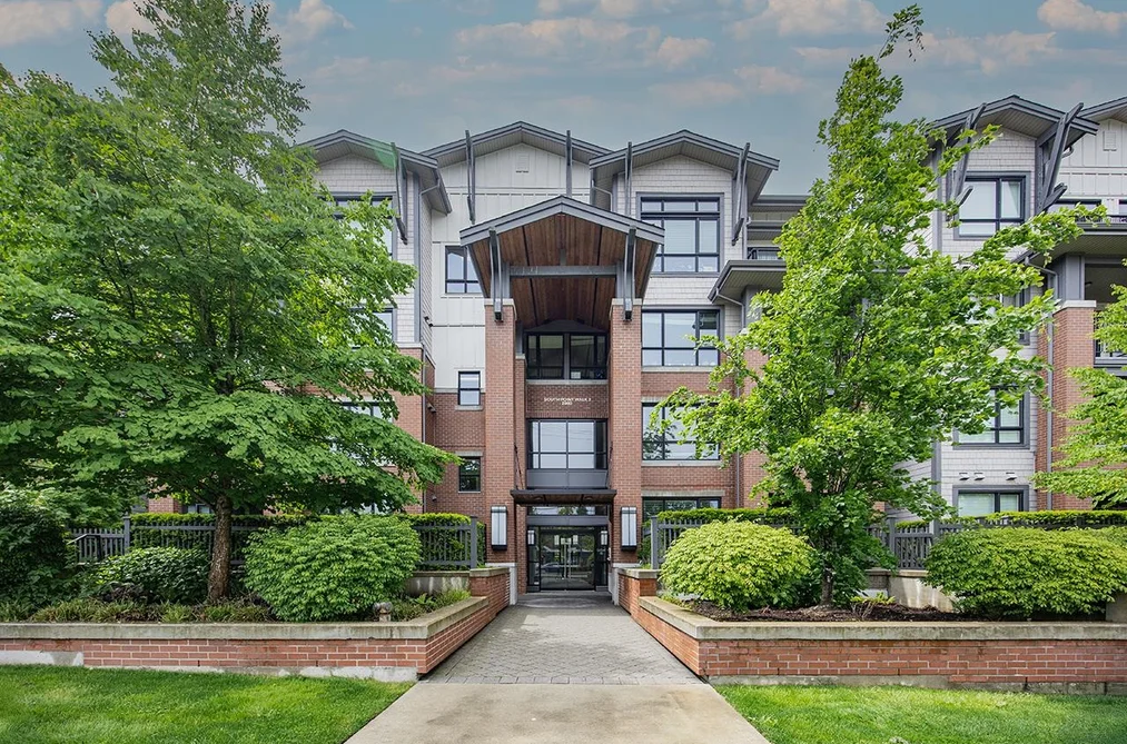 Condo for sale at 205 2960 151 Street Surrey British Columbia - MLS: R3102435