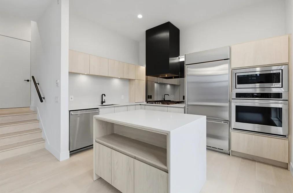 205 300 SALTER STREET, New Westminster BC V3M 0L9, New Westminster BC — Residential for Sale - Photo 3