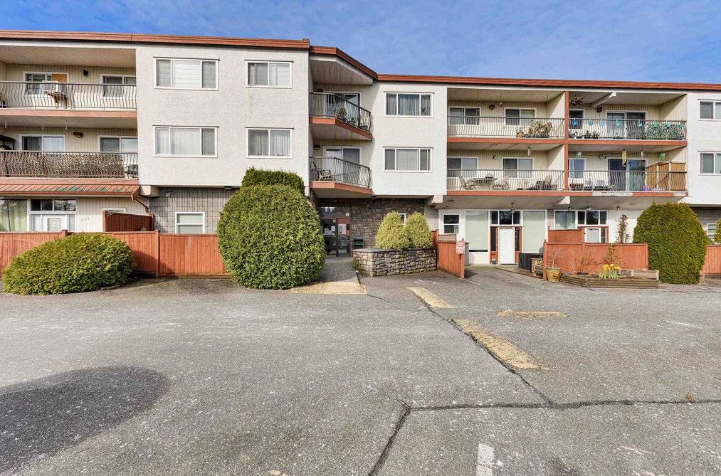 205 3043 270 STREET, Langley BC V4W 3M2, Langley BC — Residential for Sale - Photo 2