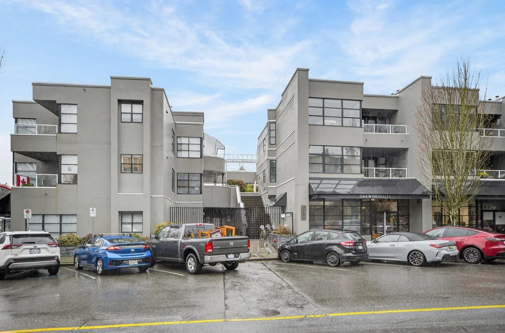 Condo for sale at 205 3151 Woodbine Drive North Vancouver British Columbia - MLS: R3105287