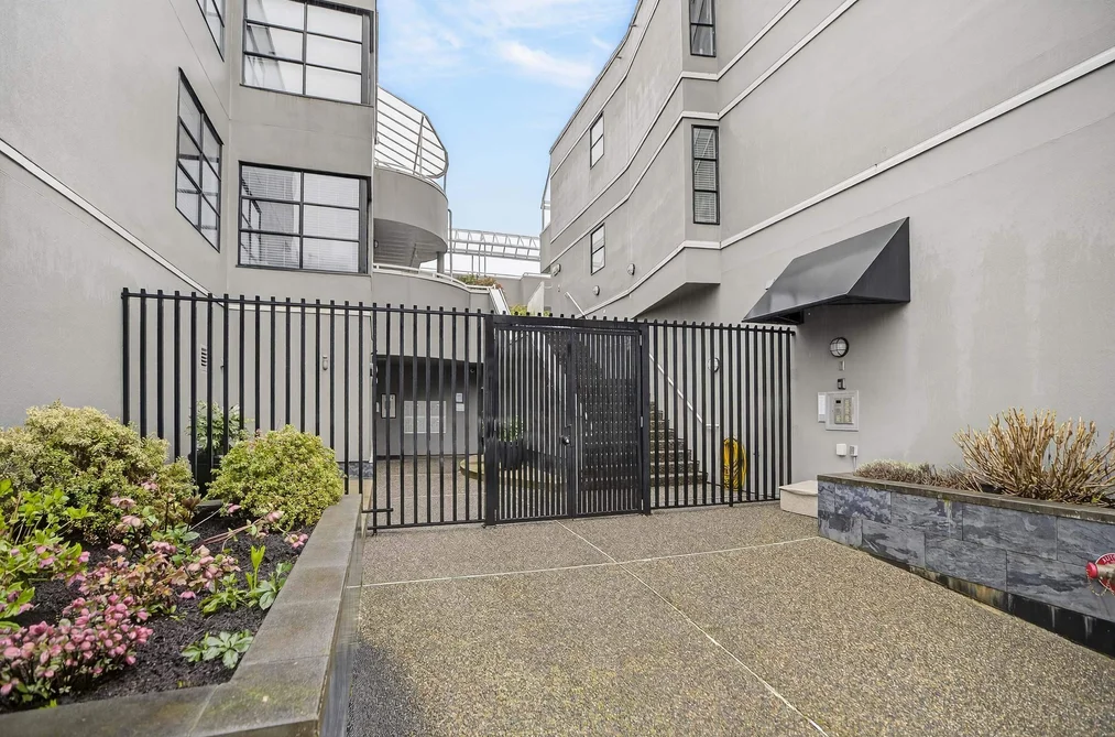 205 3151 WOODBINE DRIVE, North Vancouver BC V7R 2S4, North Vancouver BC — Residential for Sale - Photo 3