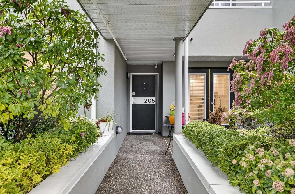 205 3151 WOODBINE DRIVE, North Vancouver BC V7R 2S4, North Vancouver BC — Residential for Sale - Photo 4