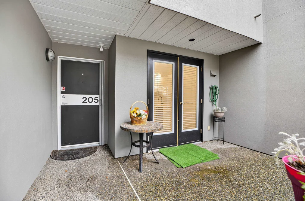 205 3151 WOODBINE DRIVE, North Vancouver BC V7R 2S4, North Vancouver BC — Residential for Sale - Photo 5