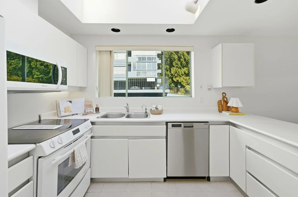 205 565 17TH STREET, West Vancouver BC V7V 3S9, West Vancouver BC — Residential for Sale - Photo 5