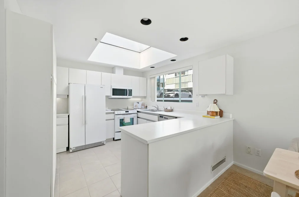 205 565 17TH STREET, West Vancouver BC V7V 3S9, West Vancouver BC — Residential for Sale - Photo 6