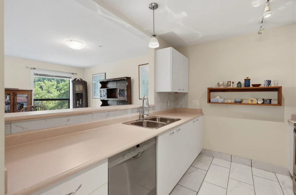 205 5855 COWRIE STREET, Sechelt BC V7Z 0K1, Sechelt BC — Residential for Sale — Photo 6 of 19