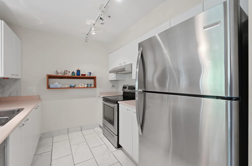 205 5855 COWRIE STREET, Sechelt BC V7Z 0K1, Sechelt BC — Residential for Sale — Photo 7 of 19