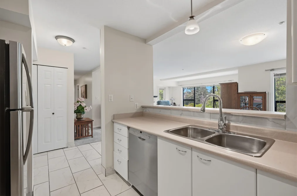 205 5855 COWRIE STREET, Sechelt BC V7Z 0K1, Sechelt BC — Residential for Sale — Photo 9 of 19